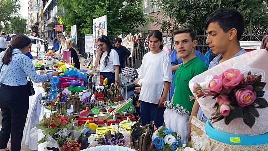 Siirt'te Özel Bireylerin Yıl Boyunca Hazırladığı Birbirinden Güzel Ürünler Sergilendi!