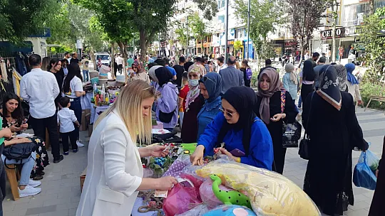 Siirt'te Özel Bireylerin Yıl Boyunca Hazırladığı Birbirinden Güzel Ürünler Sergilendi!