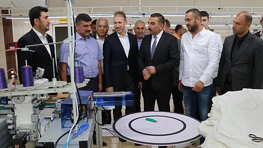 Vali Hacıbektaşoğlu, OSB'deki Tekstil Fabrikalarını Ziyaret Etti