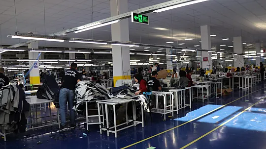 Vali Hacıbektaşoğlu, OSB'deki Tekstil Fabrikalarını Ziyaret Etti