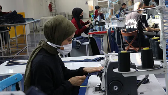 Vali Hacıbektaşoğlu, OSB'deki Tekstil Fabrikalarını Ziyaret Etti