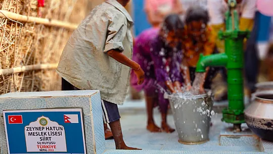 Siirtli Kız Öğrenciler Afrika'da Kuyu Açtırdı