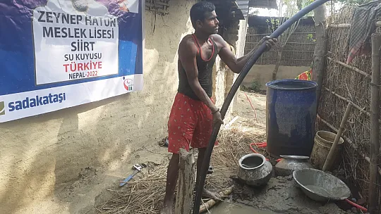 Siirtli Kız Öğrenciler Afrika'da Kuyu Açtırdı