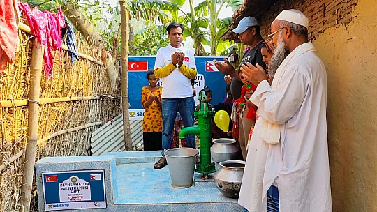 Siirtli Kız Öğrenciler Afrika'da Kuyu Açtırdı