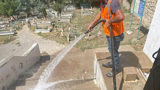 Siirt'te Kurban Bayramı Öncesi Mezarlıklarda Bakım ve Temizlik Çalışması Başladı!