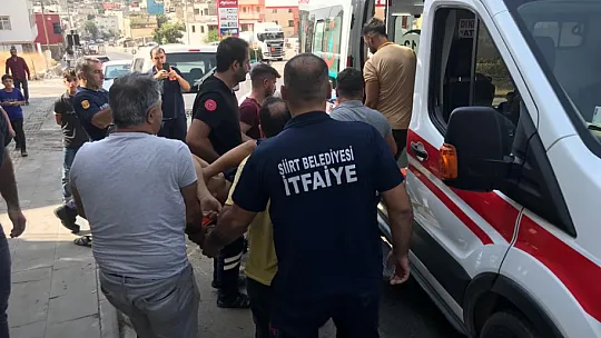 Siirt'te Yoldan Çıkan Motor Kaldırıma Çarptı! Motor Sürücüsü Ağır Yaralandı