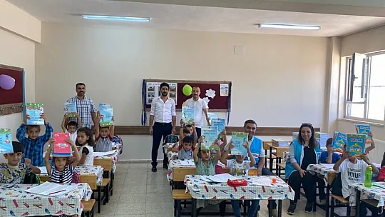 Siirt'te 2500 Öğrenciye Eğitim Seti Dağıtıldı!