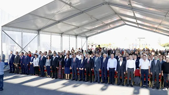 Siirt Tanıtım Günleri Açılış Töreni Düzenlendi! Vali Hacıbektaşoğlu Davul Zurna Eşliğinde Halay Çekti!