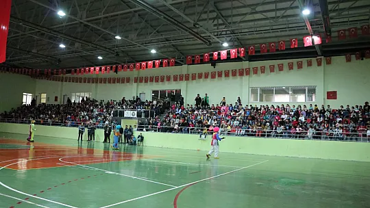 Siirtliler Dünyaca Ünlü Milano Sirki'ni İzledi