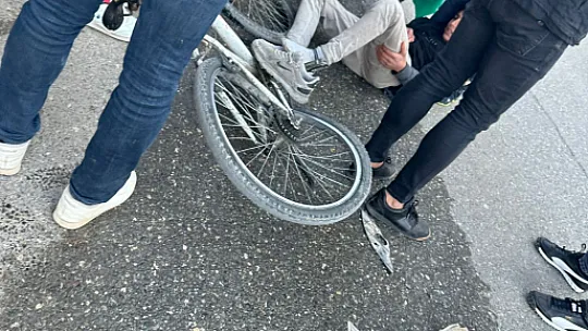 Siirt'te Otomobilin Çarptığı Bisikletli Çocuk Yaralandı