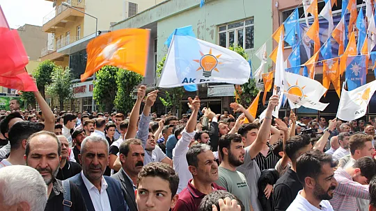 AK Parti'nin Kurtalan Mitingine Yoğun İlgi