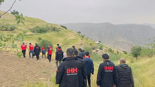 Siirt'te 23 Kişilik Gönüllü Ekip Olası Afet Durumlarına Hazırlık İçin Botan Vadisi'nde Kamp Yaptı