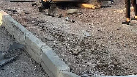 Siirt'te Kontrolden Çıkan Otomobil Koyun Sürüsüne Daldı: 2 Kadın Yaralandı
