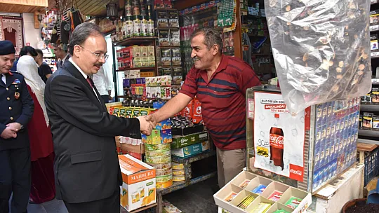 Vali/Belediye Başkan Vekili Dr. Kemal Kızılkaya, Esnaf ve Vatandaşları Ziyaret Etti