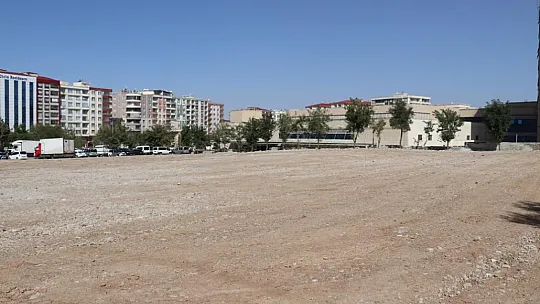 Siirt Belediyesi Atıl Durumda Olan İki Açık Alanı Otopark Yapıyor!