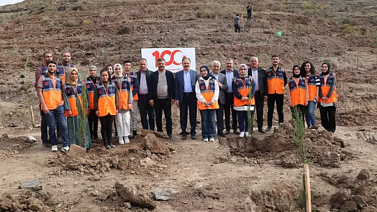 Siirt'te Cumhuriyetimizin 100'üncü Yılında Binlerce Fidan Toprakla Buluşturuldu