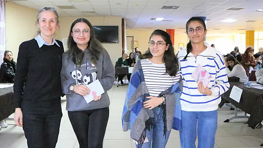 Siirt Esmehan Sultan Öğrenci Yurdunda Ödüllü Bilgi Yarışması Heyecanı