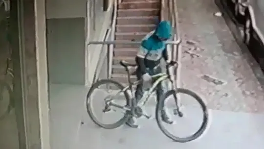Siirt'te İftar Vakti Hırsızlık Güvenlik Kamerasına Takıldı