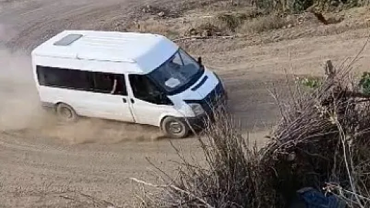 Siirt'te Köy Yolları Bozuk Olan Köylüler Seslerini Duyurmak İstiyor!