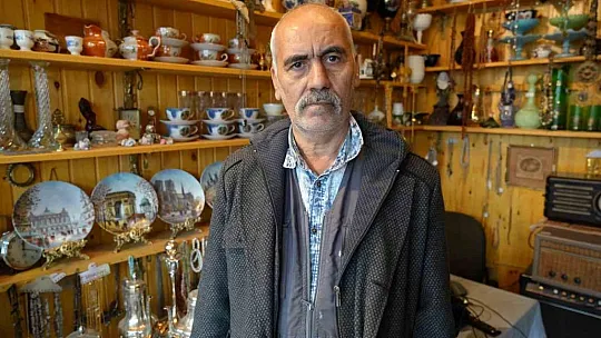 Yarım asırlık antika merakıyla evini ve arsasını sattı