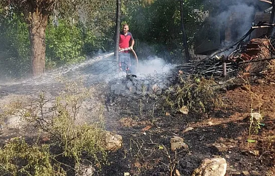 Siirt'te Evin Bahçesinde Çıkan Yangın İtfaiye Ekiplerinin Müdahalesiyle Söndürüldü!