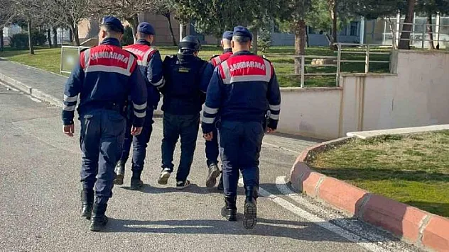3 kardeşin öldüğü muhtarlık kavgası firarisi saklandığı samanlıkta yakalandı