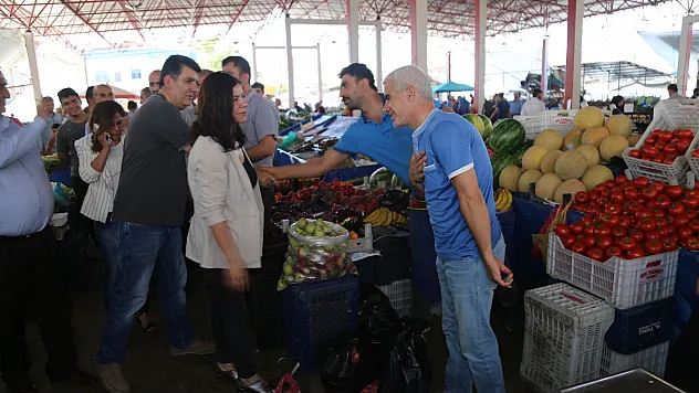 Eş Başkanlardan Semt Pazarı'na Ziyaret