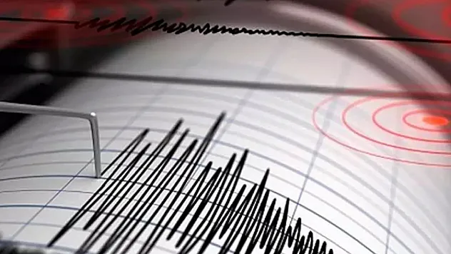 Ege Denizi'nde 5.2 Büyüklüğünde Deprem: Çevre İllerde Paniğe Neden Oldu