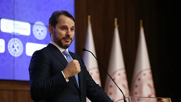 Bakan Albayrak: Biz dolarla uğraşmıyoruz, istesek düşürürüz