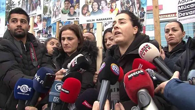 Enkazda evlatlarını kaybeden aileler sanıkların cinayetle yargılanmasını istedi