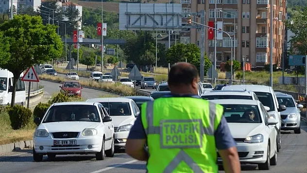FLAŞ GELİŞME: Bayramda Kesilen Trafik Cezaları İptal Mi Edilecek? Uzmandan Kritik Açıklama!