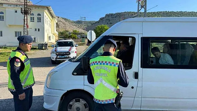 Gaziantep'te jandarma okul servis araçlarını denetledi