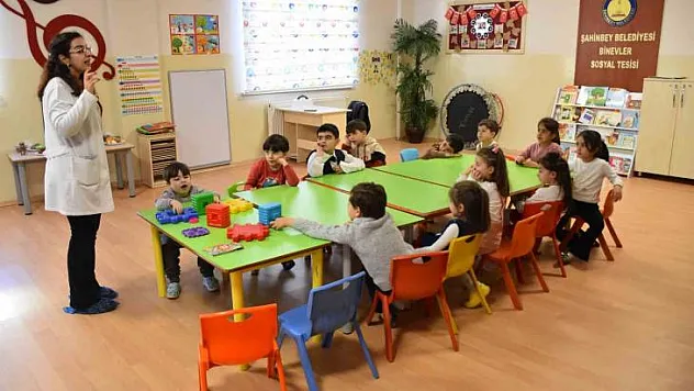 Gaziantep'te minik çocuklar İngilizce öğreniyor