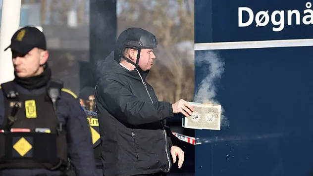 Irkçı siyasetçi şimdi de Danimarka'da Kuran yaktı