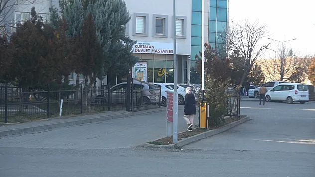 Kurtalan'da Bıçaklı Kavga: 20 Yaşındaki Genç Yaralandı