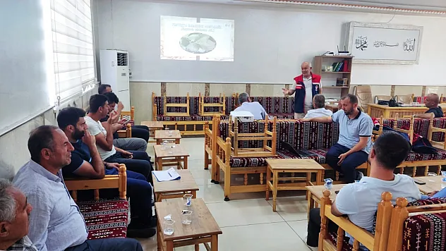 Kurtalan'da Fıstık Üreticilerine Uygulamalı Eğitim Verildi