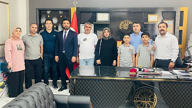 Kurtalanlı Öğrencilerden Türkiye Birinciliği: İlçe Milli Eğitim Müdürü Başarıyı Ödüllendirdi