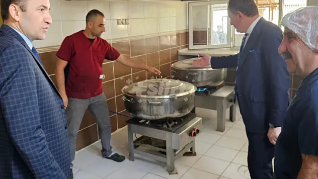 Pervari'de bulunan aşevi ihtiyaç sahiplerinin yanında