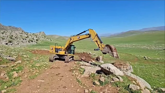 Pervari'de Yayla Yolunda Genişletme Çalışmaları Başladı