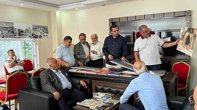 Serkan Ramanlı'dan Siirtliler Derneği'ne Ziyaret: Fıstık Batman'ın Mı, Siirt'in Mi? | Serkan Ramanlı Tarafını Seçti