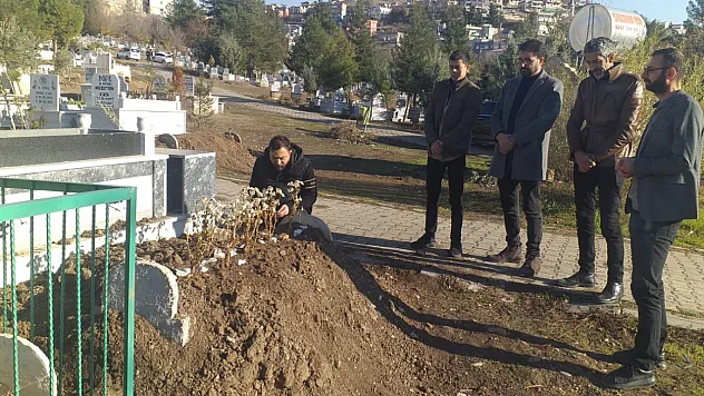 Siirt Adalet Sen, Tayyip İnan'ı Mezarı Başında Andı