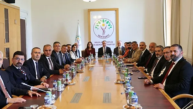 Siirt Barosu'nun da Katıldığı 15 Bölge Baro Başkanından DEM Parti'ye Süreç Ziyareti: Barış Sürecine Ortak Destek Mesajı