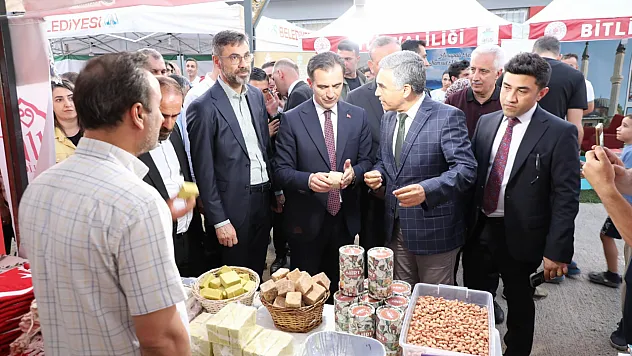 Siirt, Bitlis'in Kurtuluş Etkinliklerinde Yöresel Ürünlerini Tanıttı
