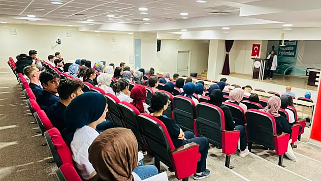 Siirt Eğitim ve Araştırma Hastanesi'nde Stajyerlere İşbaşı Uyum Eğitimi Verildi