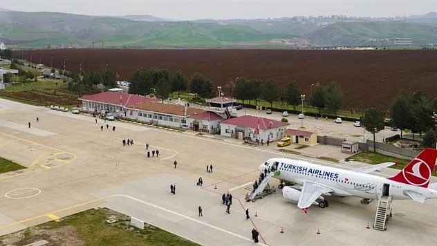 Siirt Havalimanı Nisan Ayında 21 Bin 971 Yolcuya Hizmet Verdi