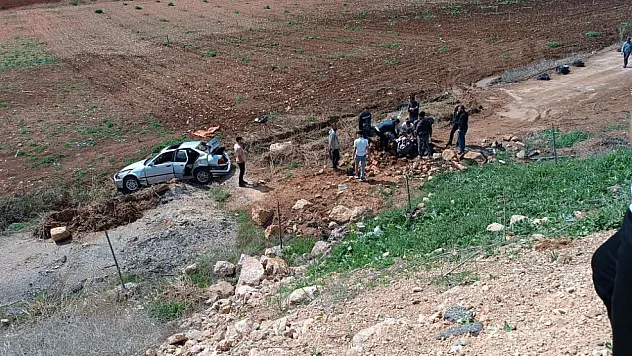 Siirt Kurtalan'da Otomobil Şarampole Devrildi: 1'i Ağır 3 Yaralı