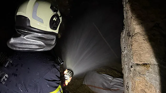 Siirt Pervari'de Yangın! İtfaiye Ekiplerinin Uzun Uğraşları Sonucu Yangın Kontrol Altına Alındı