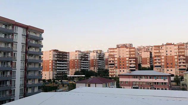 Siirt'te Bir Hafta Önce 15 Bin TL Olan Kira Fiyatları 16 Bin TL'yi Buldu! Haftalık 1000 Lira Zam