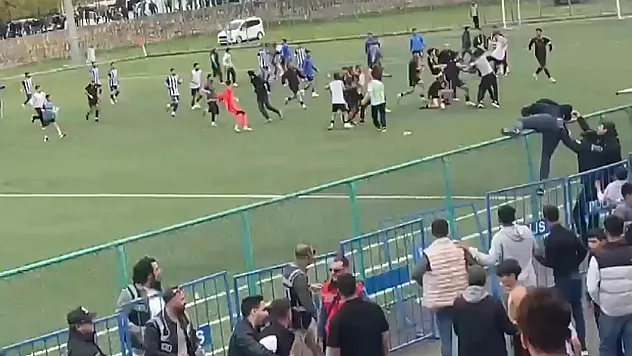 Siirt'te BAL Maçı Sonrası Ortalık Karıştı: Futbolcular ve Taraftarlar Arasında Kavga Çıktı!
