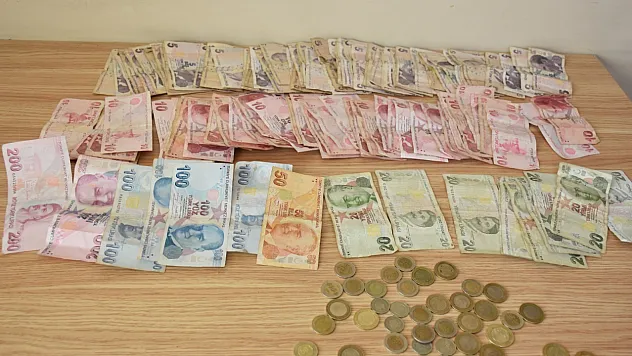 Siirt'te Dilencinin Üzerinden 2 Bin 78 TL Çıktı!